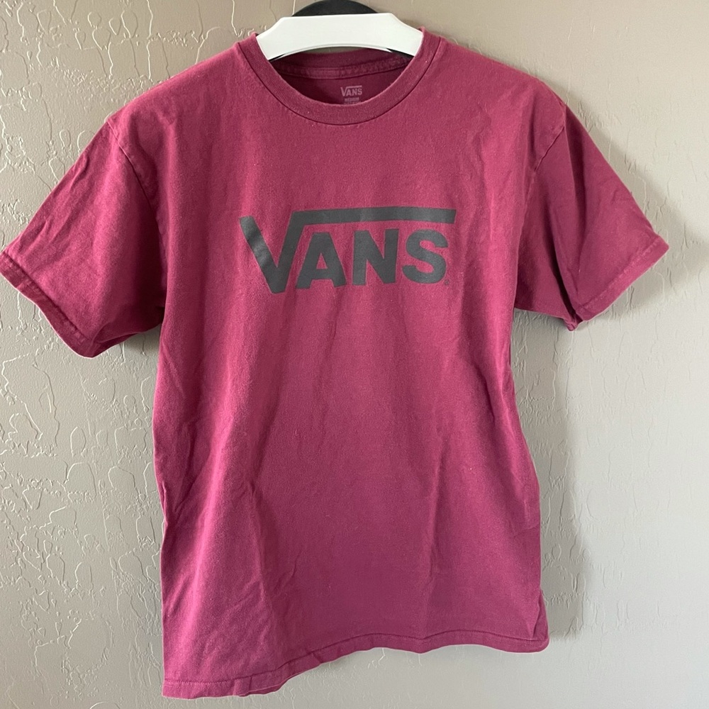 maroon vans shirt - medium